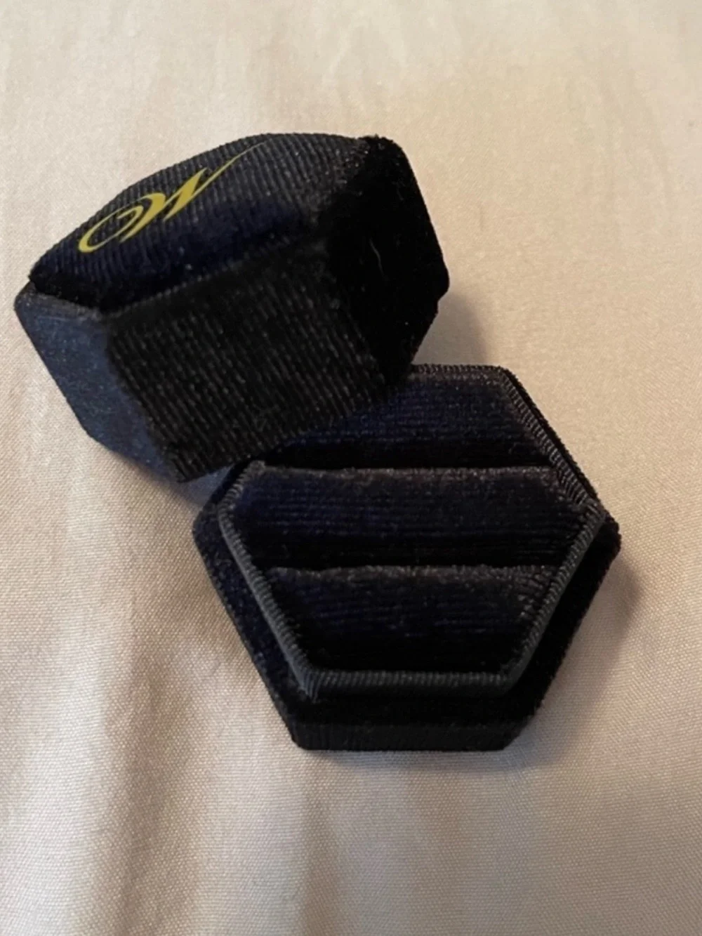 N/A black hexagonal